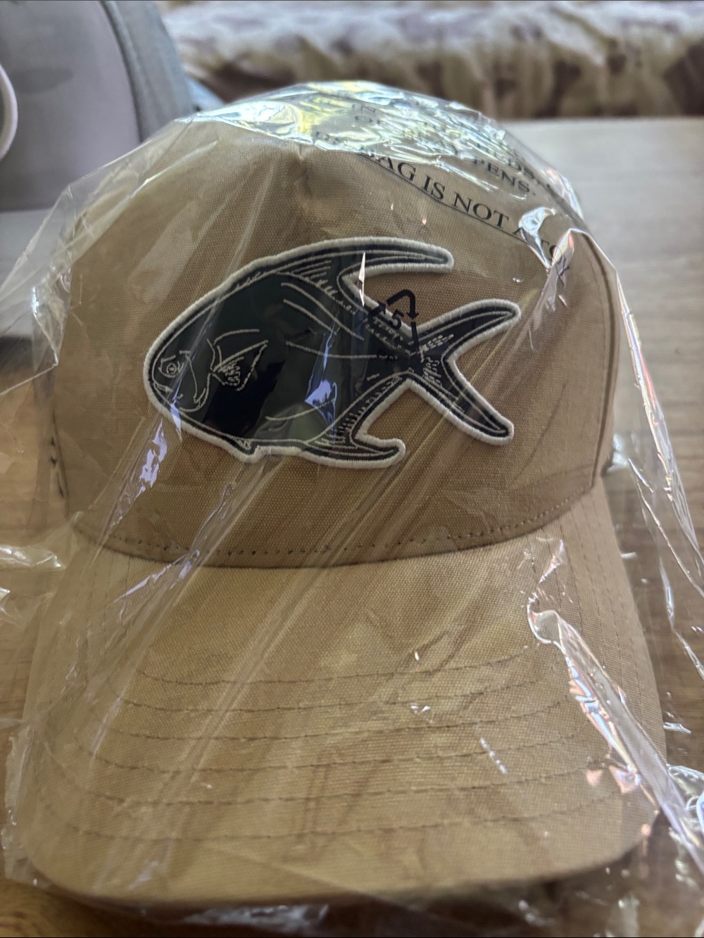 Vineyard Vines NWT Canvas Adjustable Trucker Hat w Embroidered Fish patch